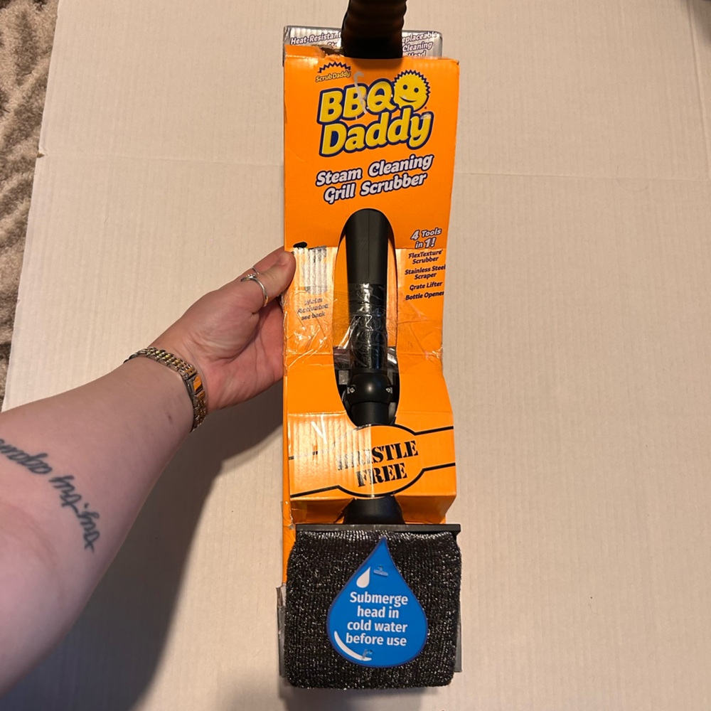 Scrub Daddy Grill Brush BBQ Daddy - with replacement scrubbers